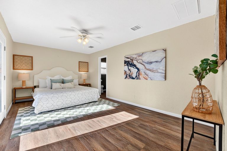 13-web-or-mls-305-holliday-ct-(13-of-25).jpg