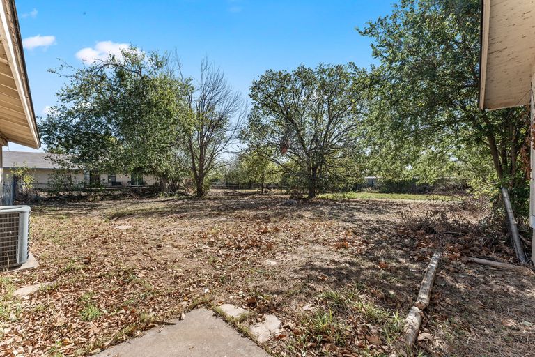 13-web-or-mls-308-highland-estates-dr-27.jpg