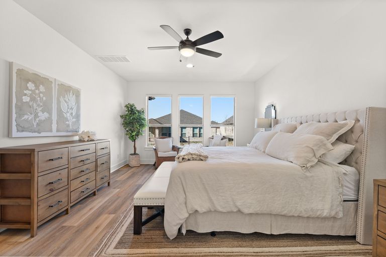 13-web-or-mls-3234-amore-way-(18-of-30).jpg