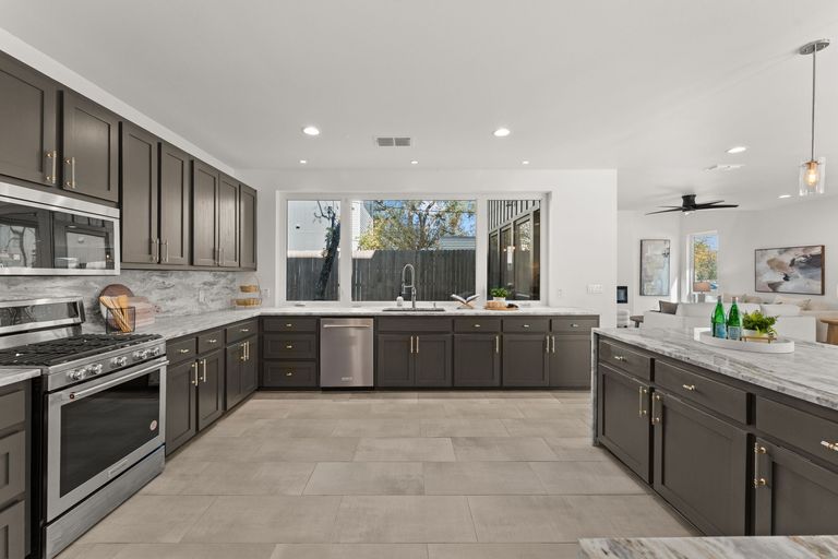 13-web-or-mls-3814-wadford-st-(6-of-36).jpg