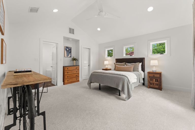 13-web-or-mls-4903-shoal-creek-blvd-(15-of-38).jpg