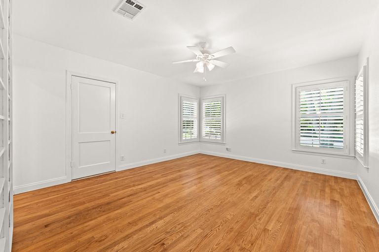 13-web-or-mls-5401-shoal-creek-blvd-13.jpg