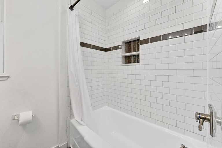 13-web-or-mls-6215-peggy-st-(15-of-26).jpg