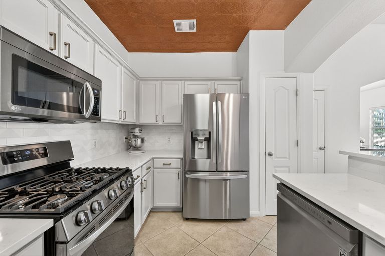 13-web-or-mls-6801-beckett-rd-114r-(14-of-28).jpg