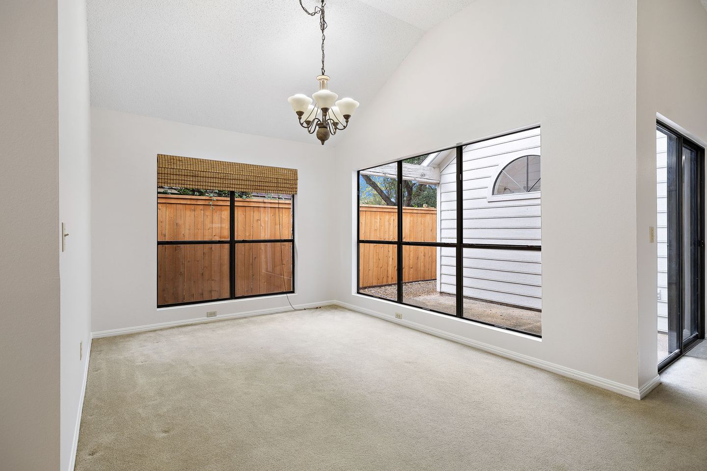 13-web-or-mls-8302-mendota-cove-kcp-081325---96.jpg
