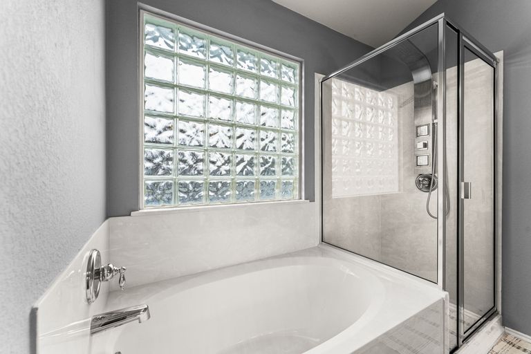13-web-or-mls-8622-brock-cir-14.jpg