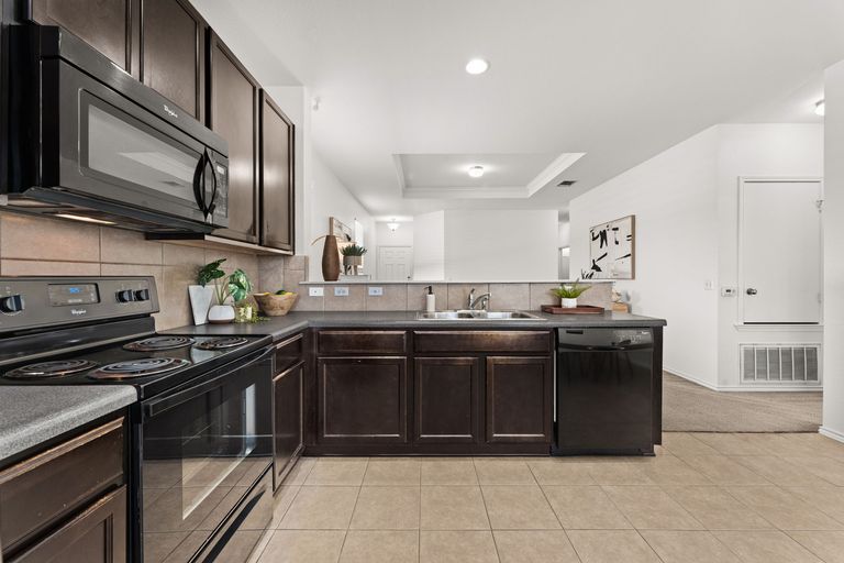 13-web-or-mls-9217-southwick-dr-7-1741818264.jpg