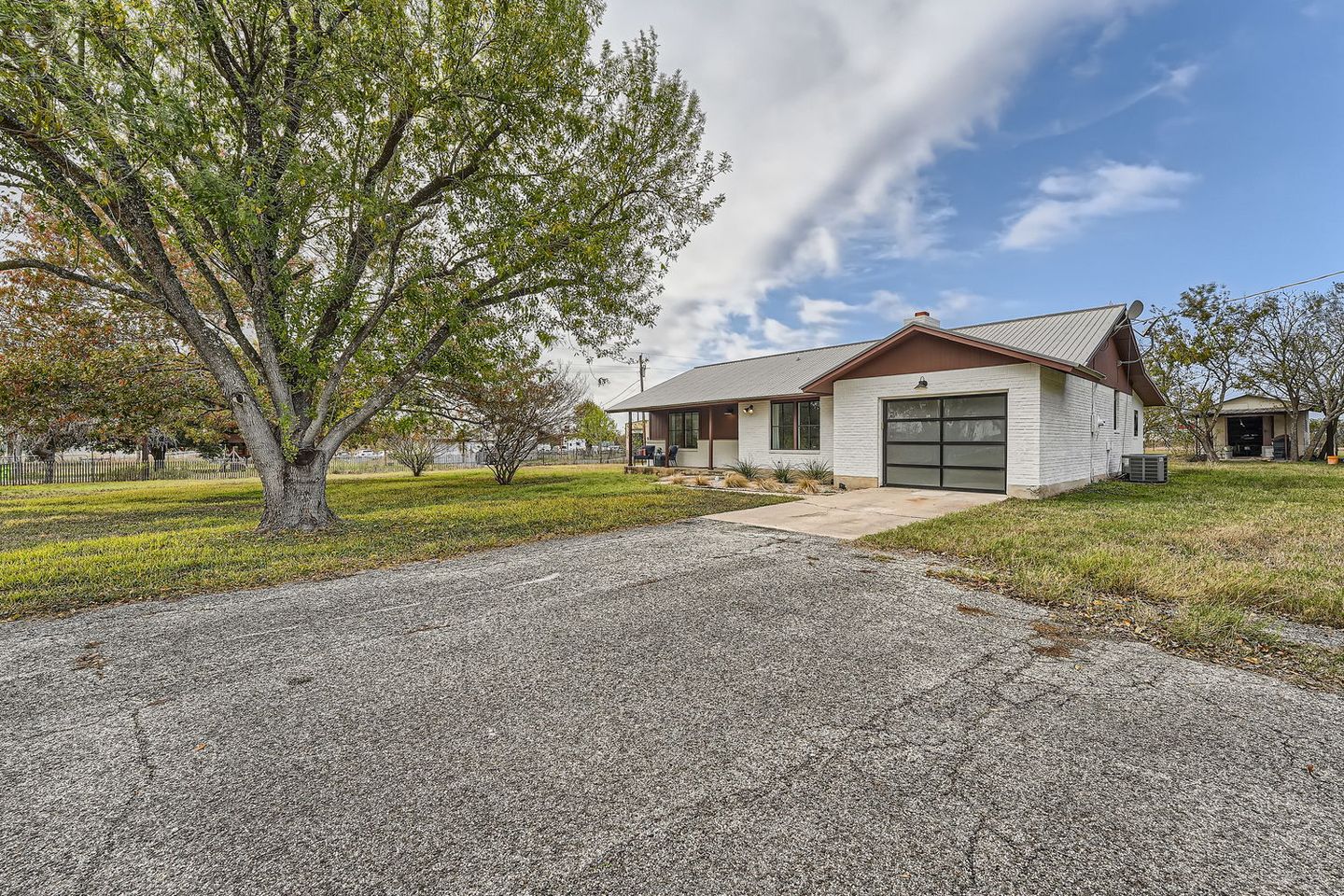 13100-county-line-rd---web-quality---003---03-exterior-front.jpg