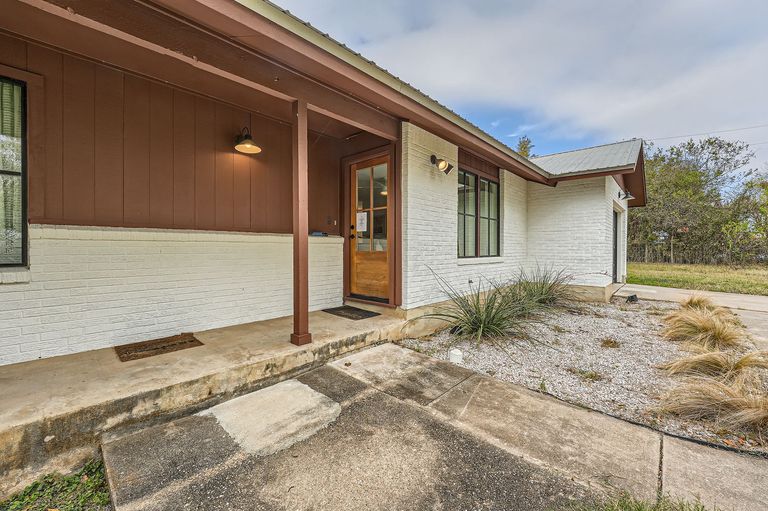 13100-county-line-rd---web-quality---005---07-exterior-front-entry.jpg