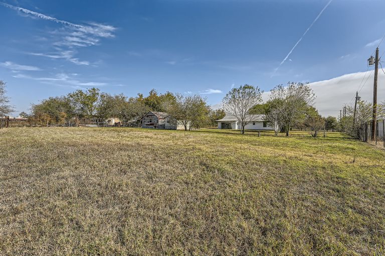 13100-county-line-rd---web-quality---025---34-backyard.jpg