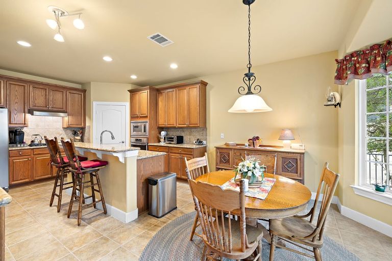 14-custom-718-breezeway-ln-kcp-032124---110.jpg