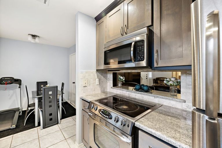 14-custom-8400-jamestown-dr,-204-kcp-122123---32.jpg