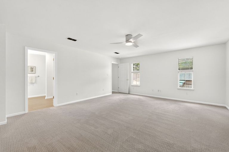 14-web-or-mls-1010-louise-st-(14-of-46).jpg