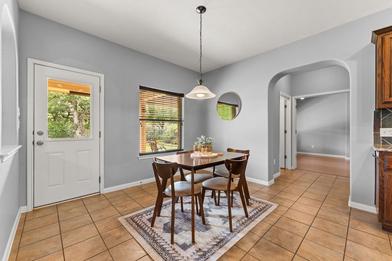 14-web-or-mls-11205-cap-stone-dr-13.jpg