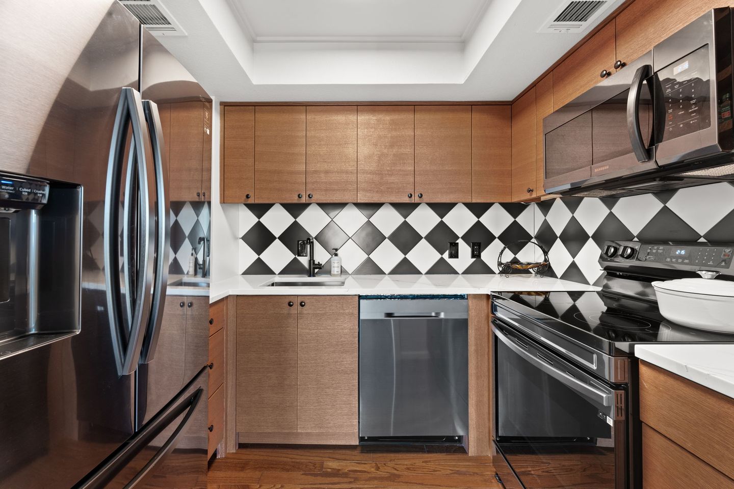 14-web-or-mls-1122-colorado-st-1202-9.jpg