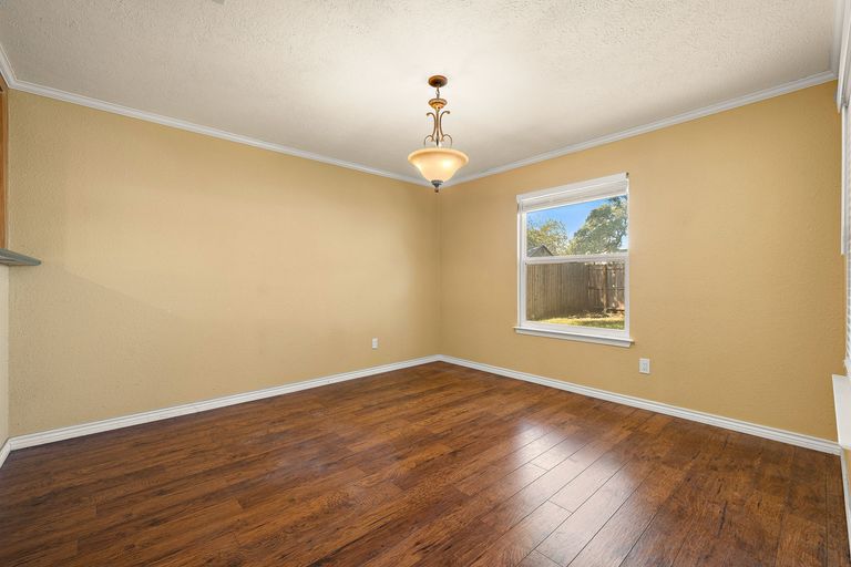 14-web-or-mls-11608-tanglebriar-trail-kcp-090226---97.jpg