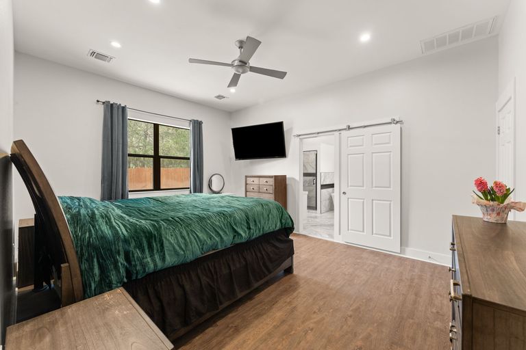 14-web-or-mls-120-meadowood-dr-4-1745433864.jpg