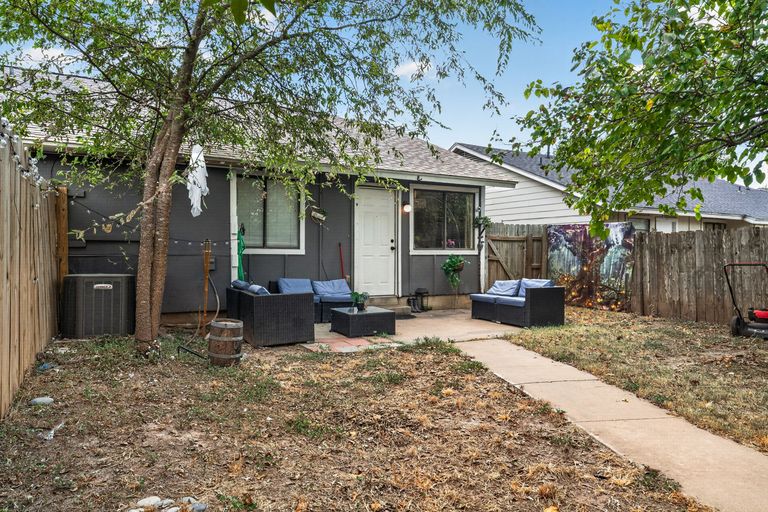 14-web-or-mls-1404-w-braker-ln-a-and-b-(14-of-25).jpg