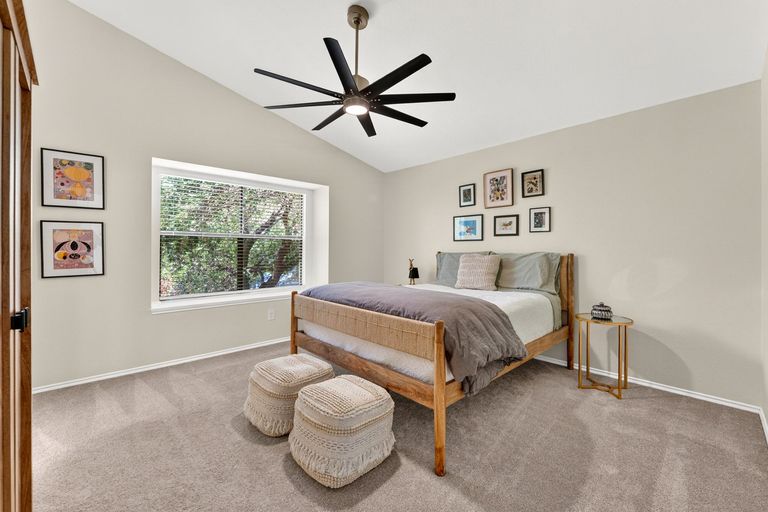 14-web-or-mls-1407-black-cherry-dr-(14-of-27).jpg