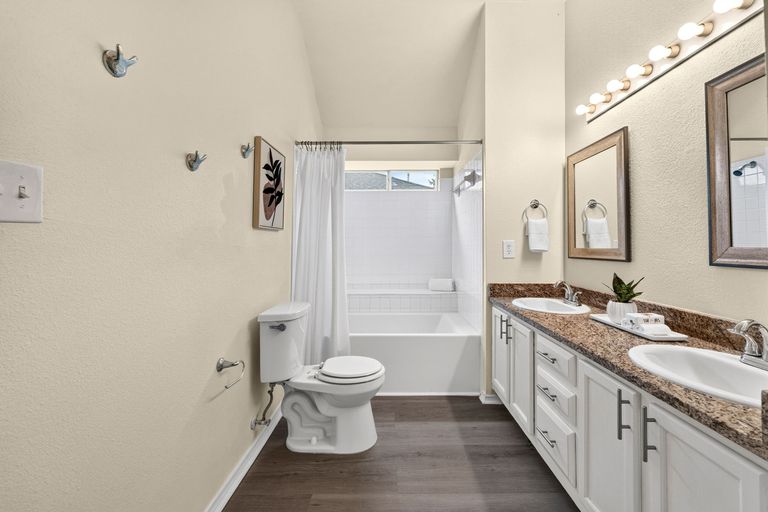 14-web-or-mls-1604-southwestern-trail-(17-of-25).jpg