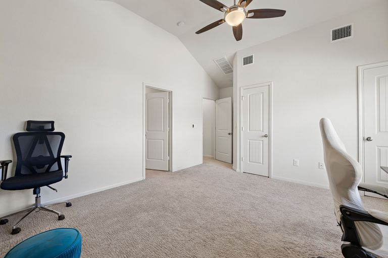 14-web-or-mls-1620-bryant-dr-303-kcp-062625---9.jpg