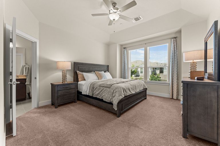 14-web-or-mls-1717-roseburg-dr-11.jpg