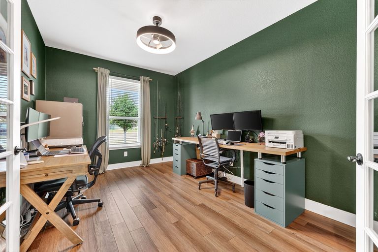 14-web-or-mls-180-kennicott-dr-(2-of-30).jpg