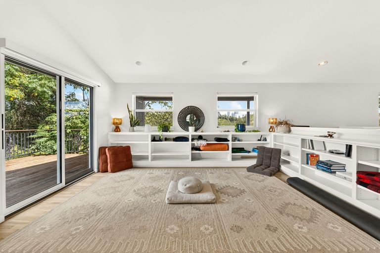14-web-or-mls-1800-w-10th-st-(14-of-34).jpg