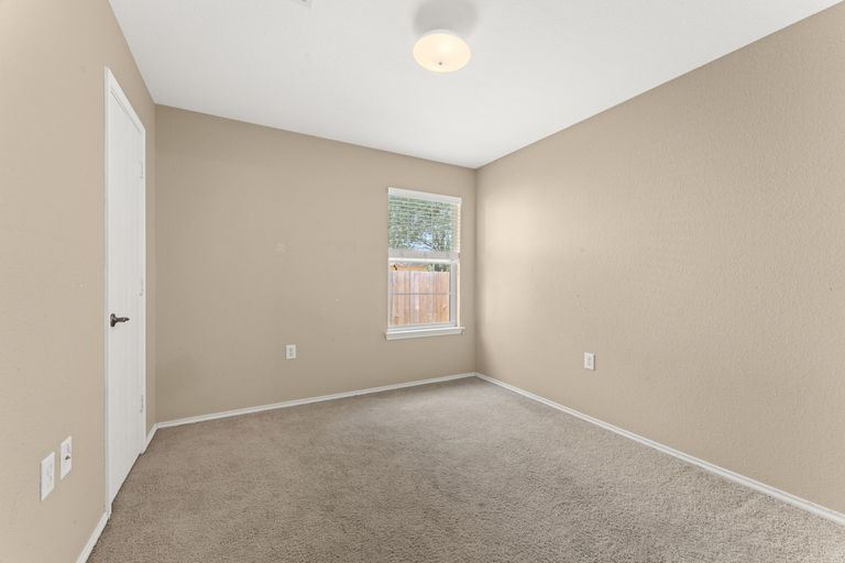 14-web-or-mls-2125-nogales-trail-(16-of-24).jpg