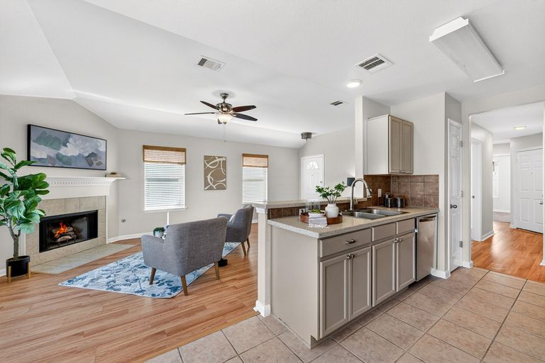 14-web-or-mls-2210-john-tee-dr-(6-of-30)-1771454071.jpg