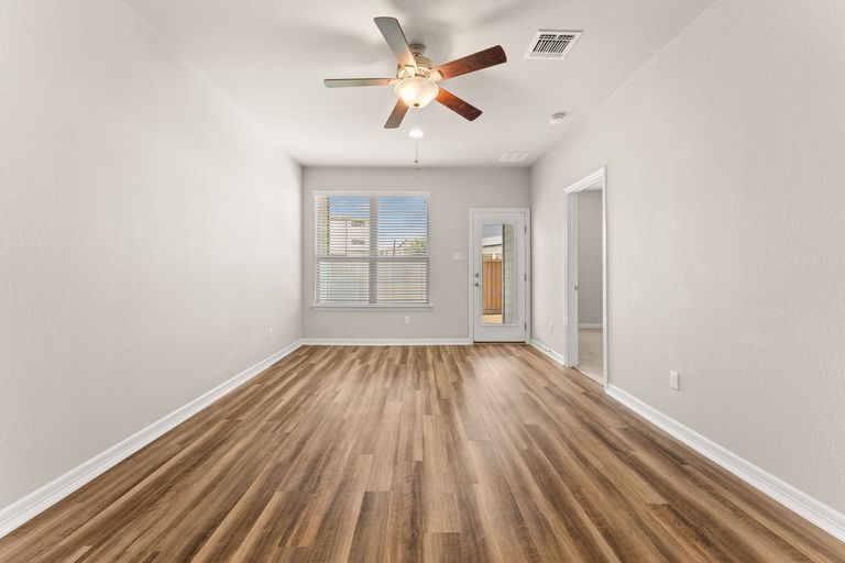 14-web-or-mls-2306-dillon-pond-ln-b.jpg