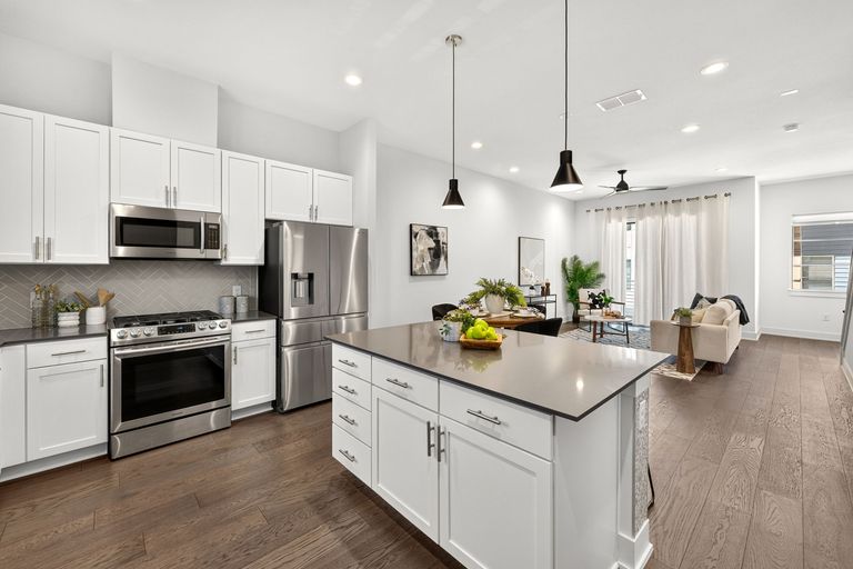 14-web-or-mls-3700-clawson-rd-603-(14-of-26).jpg