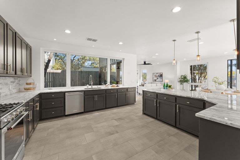 14-web-or-mls-3814-wadford-st-(7-of-36).jpg