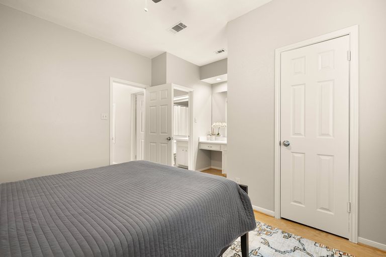 14-web-or-mls-3840-far-w-blvd-221-kcp-032725---11.jpg