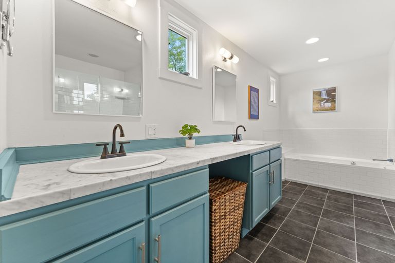 14-web-or-mls-4903-shoal-creek-blvd-(16-of-38).jpg