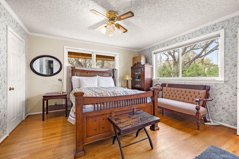 14-web-or-mls-7-inwood-cir-020625-108.jpg