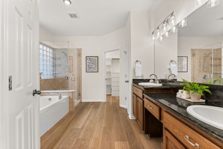 14-web-or-mls-7908-via-verde-dr-(21-of-41).jpg