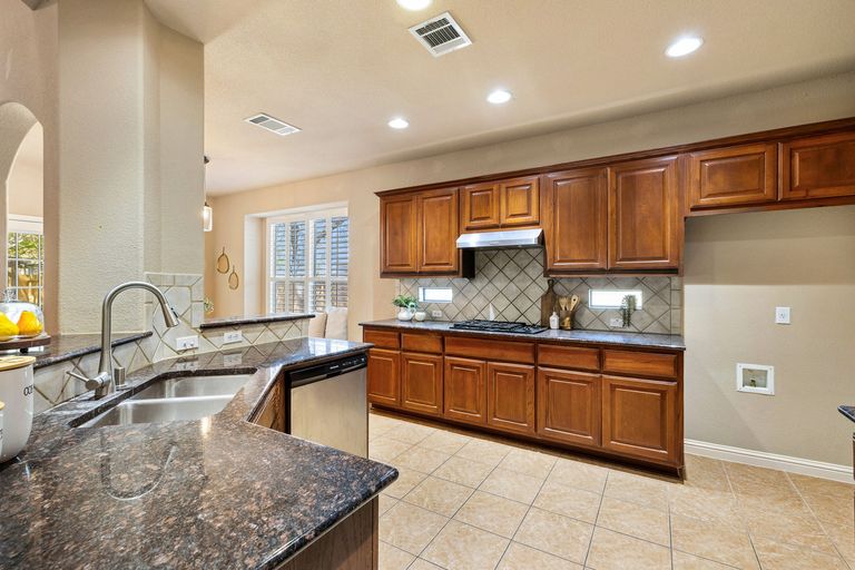 14-web-or-mls-801-zappa-dr-kcp-031226---165.jpg