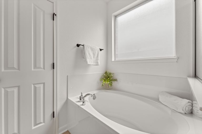14-web-or-mls-8300-alophia-dr-22.jpg