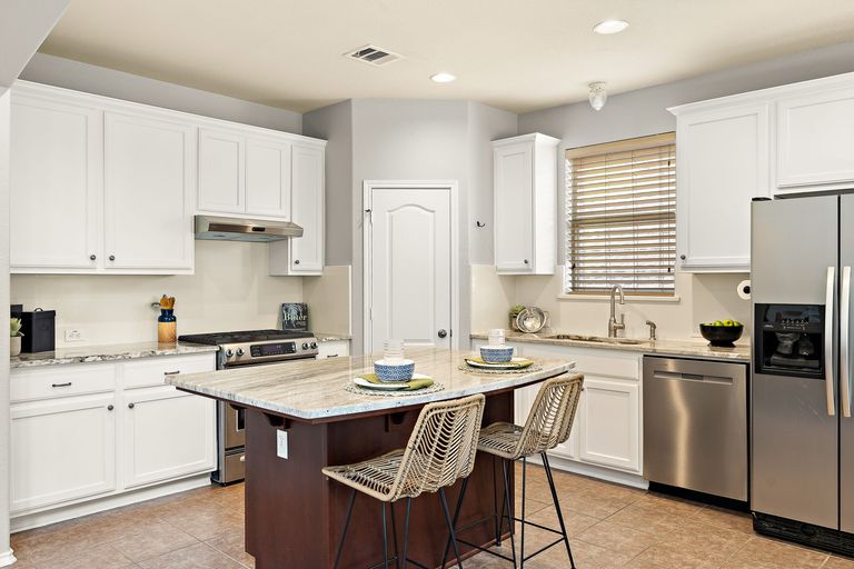 14-web-or-mls-8706-fenton-dr-kcp-071525---148.jpg