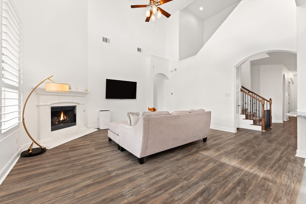 15-custom-3917-rosa-park-ln-(18-of-38).jpg
