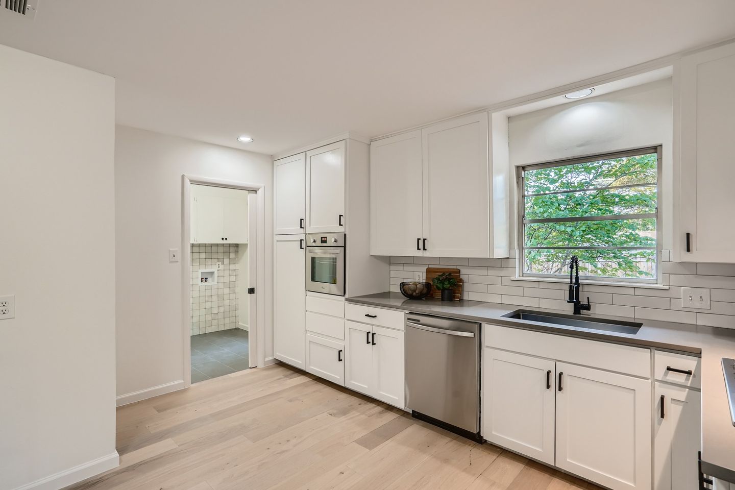 15-kitchen.jpg