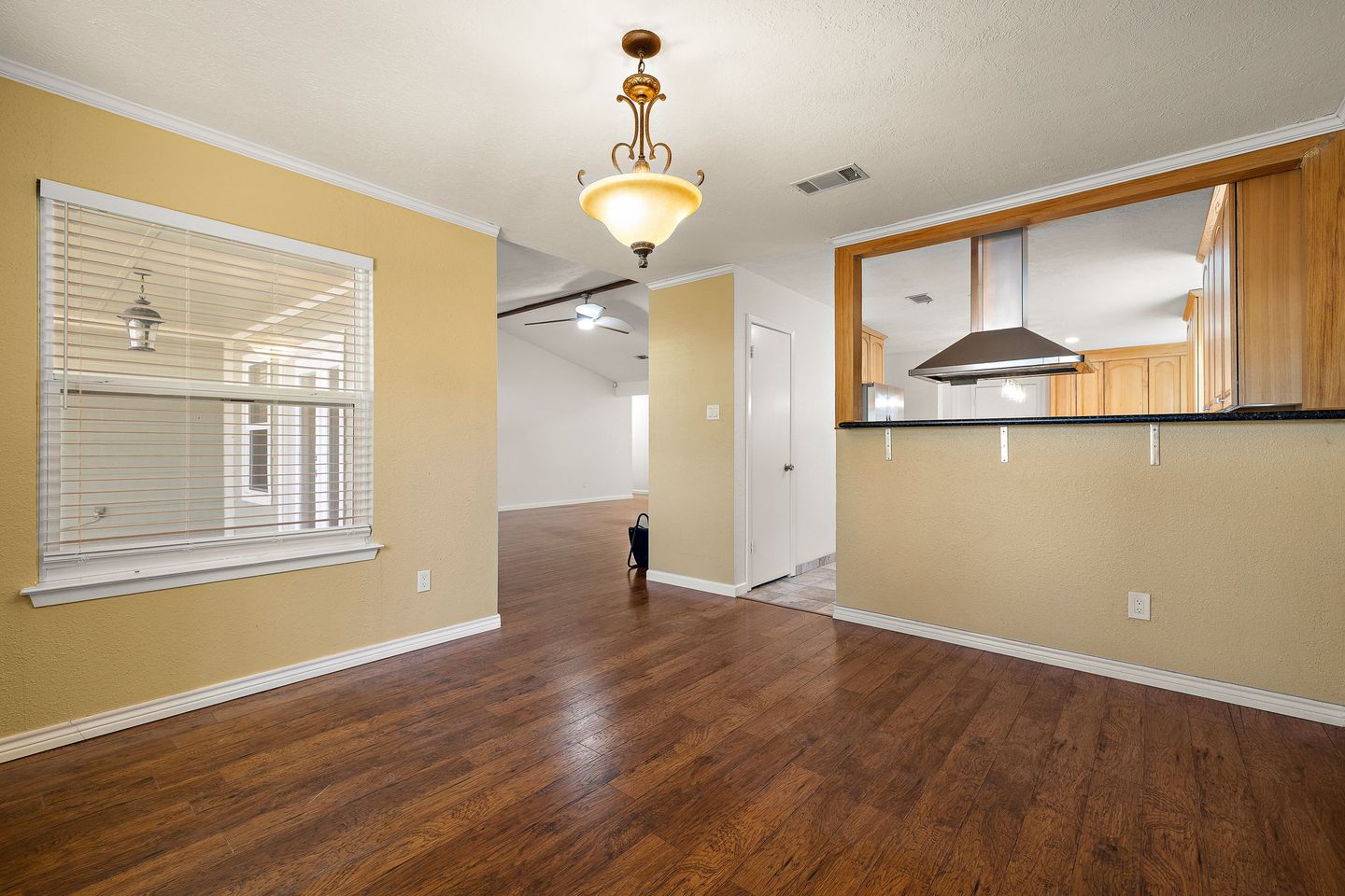 15-web-or-mls-11608-tanglebriar-trail-kcp-090226---104.jpg