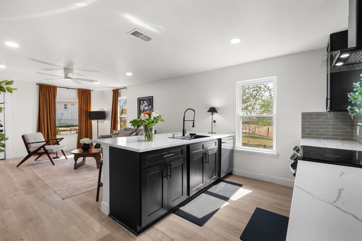 15-web-or-mls-12213-mustang-dr.jpg