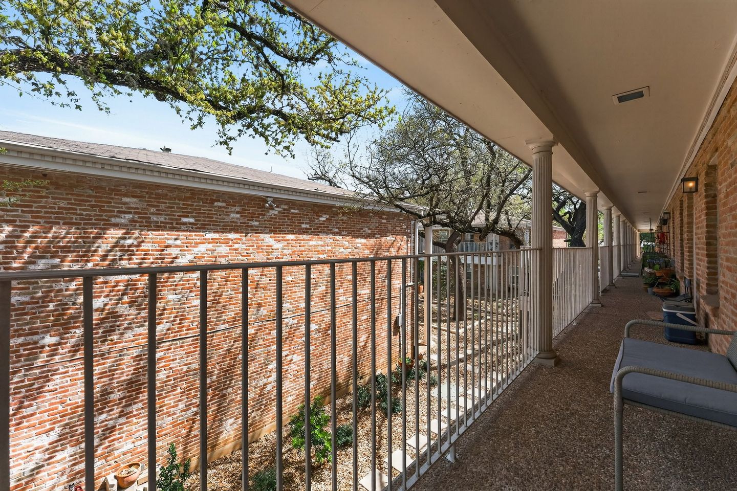 15-web-or-mls-1240-barton-hills-dr-206-(15-of-23).jpg