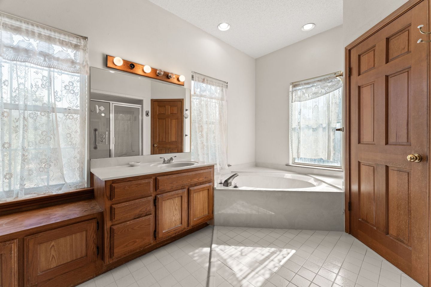 15-web-or-mls-13104-s-ridge-cir-21-1731615712.jpg