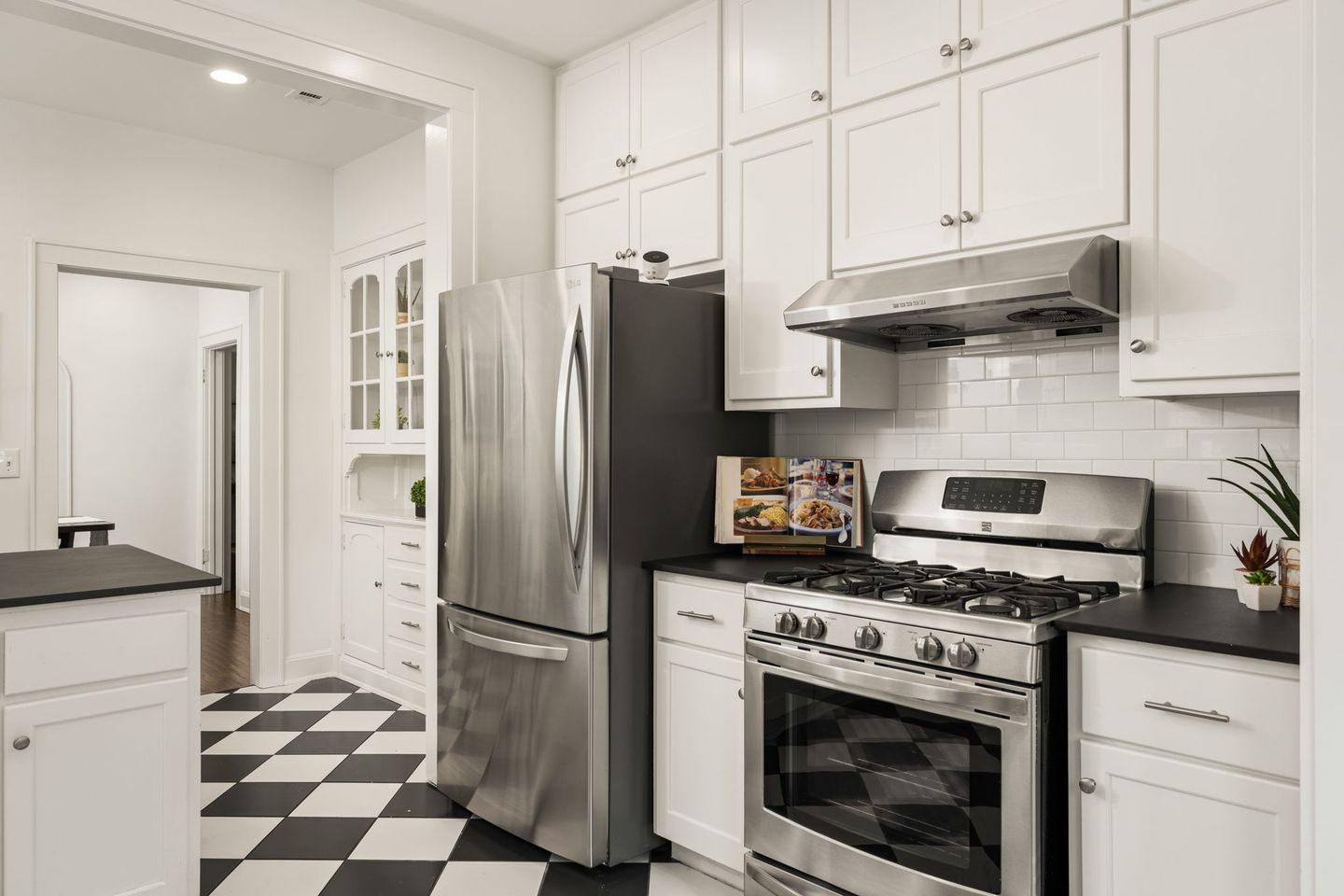 15-web-or-mls-1612-travis-heights-blvd-(16-of-35).jpg