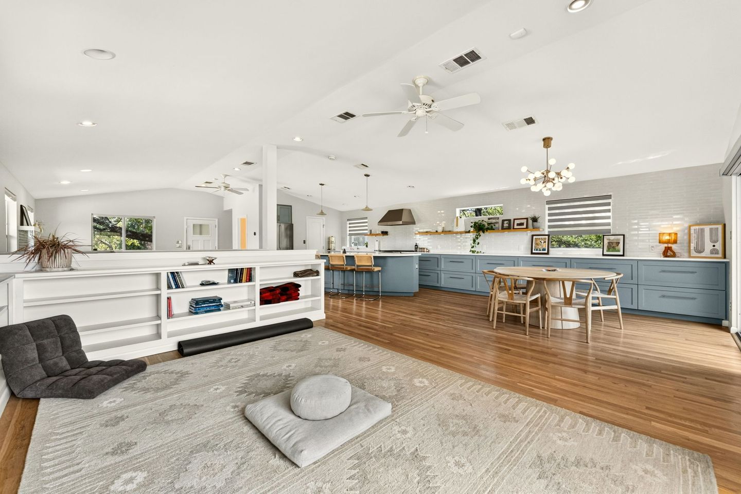 15-web-or-mls-1800-w-10th-st-(15-of-34).jpg