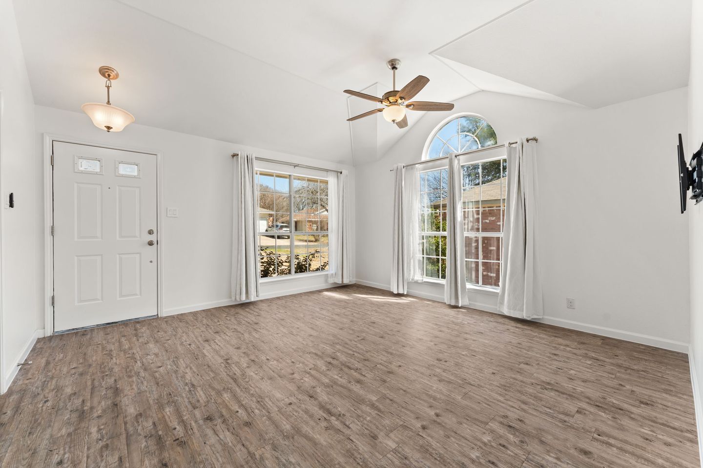 15-web-or-mls-2301-fuzz-fairway-7.jpg