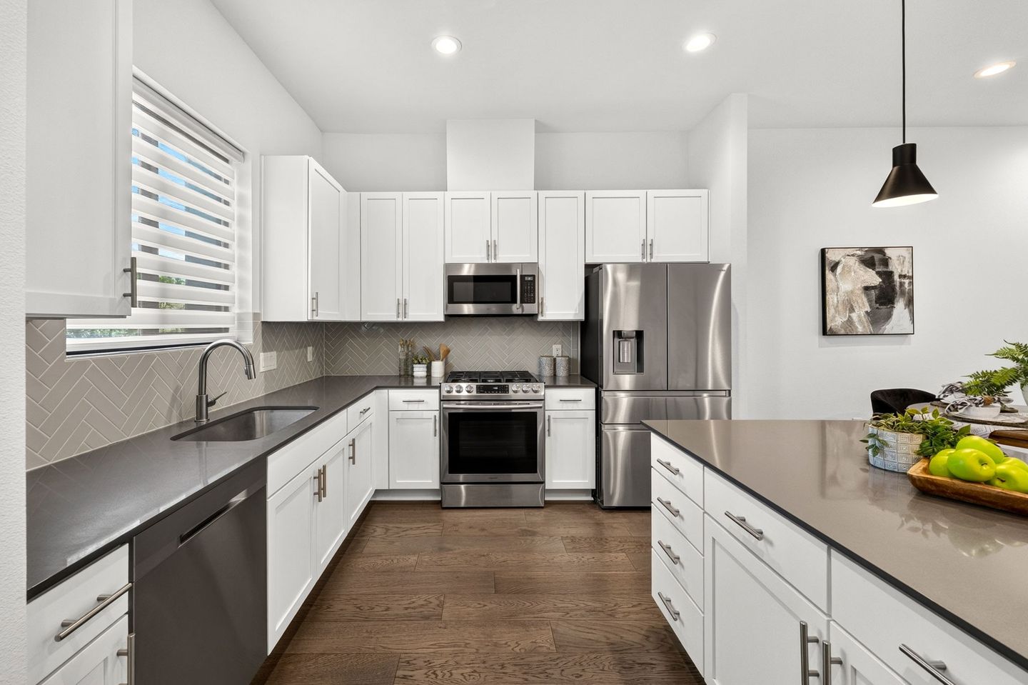 15-web-or-mls-3700-clawson-rd-603-(15-of-26).jpg
